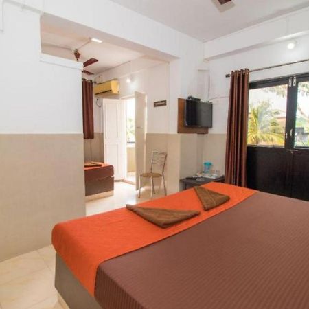 Grg Traveller Hotel Панаджи Екстериор снимка