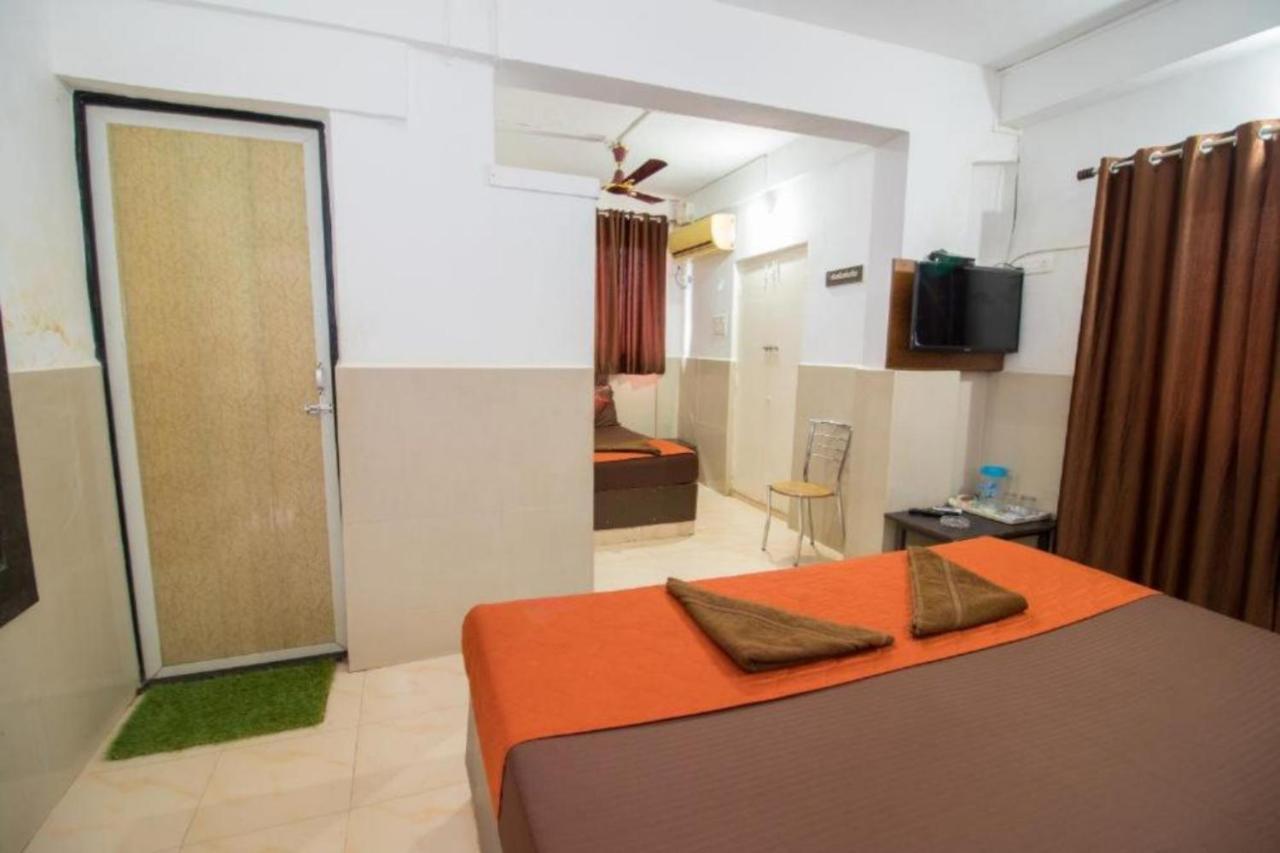 Grg Traveller Hotel Панаджи Екстериор снимка