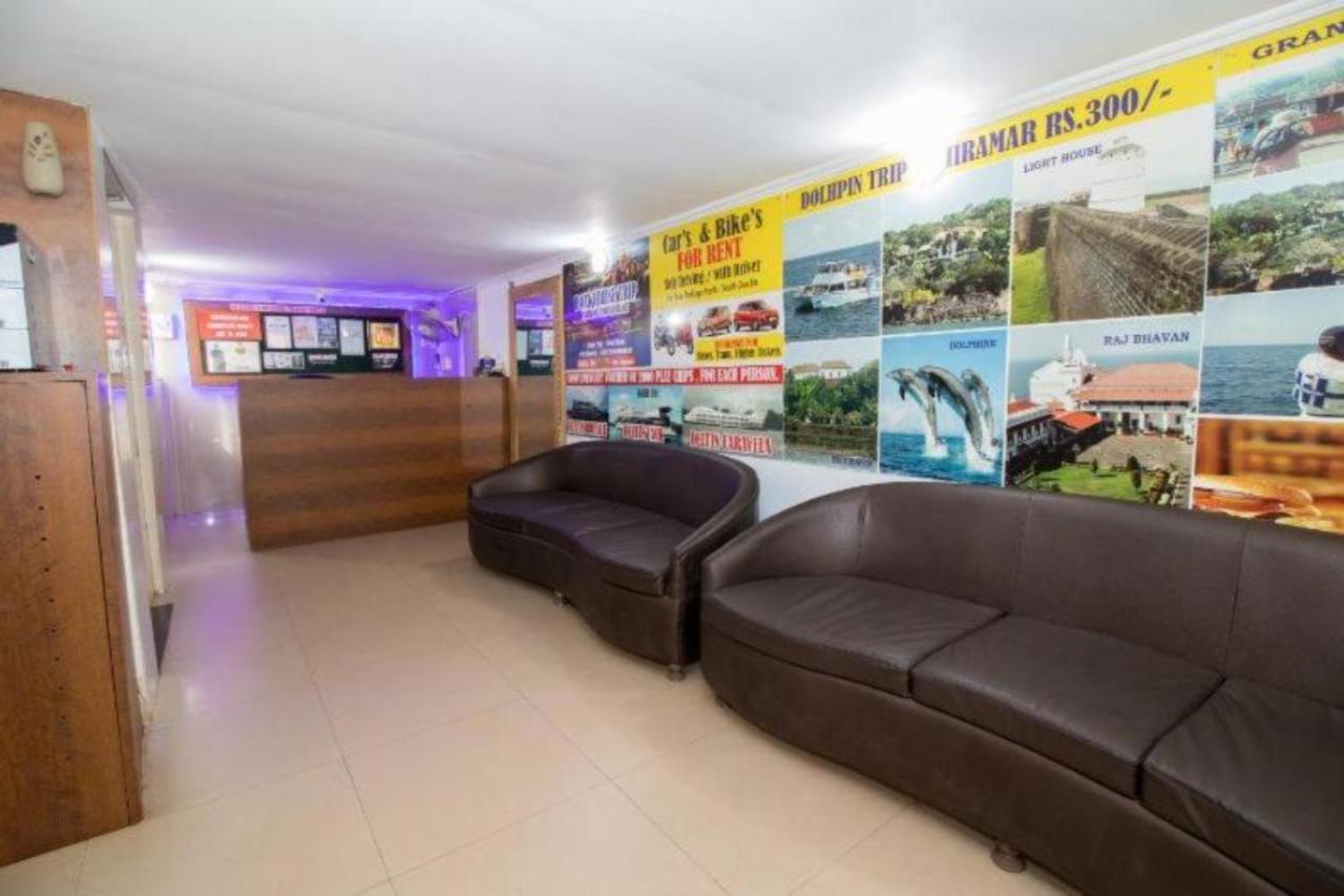 Grg Traveller Hotel Панаджи Екстериор снимка