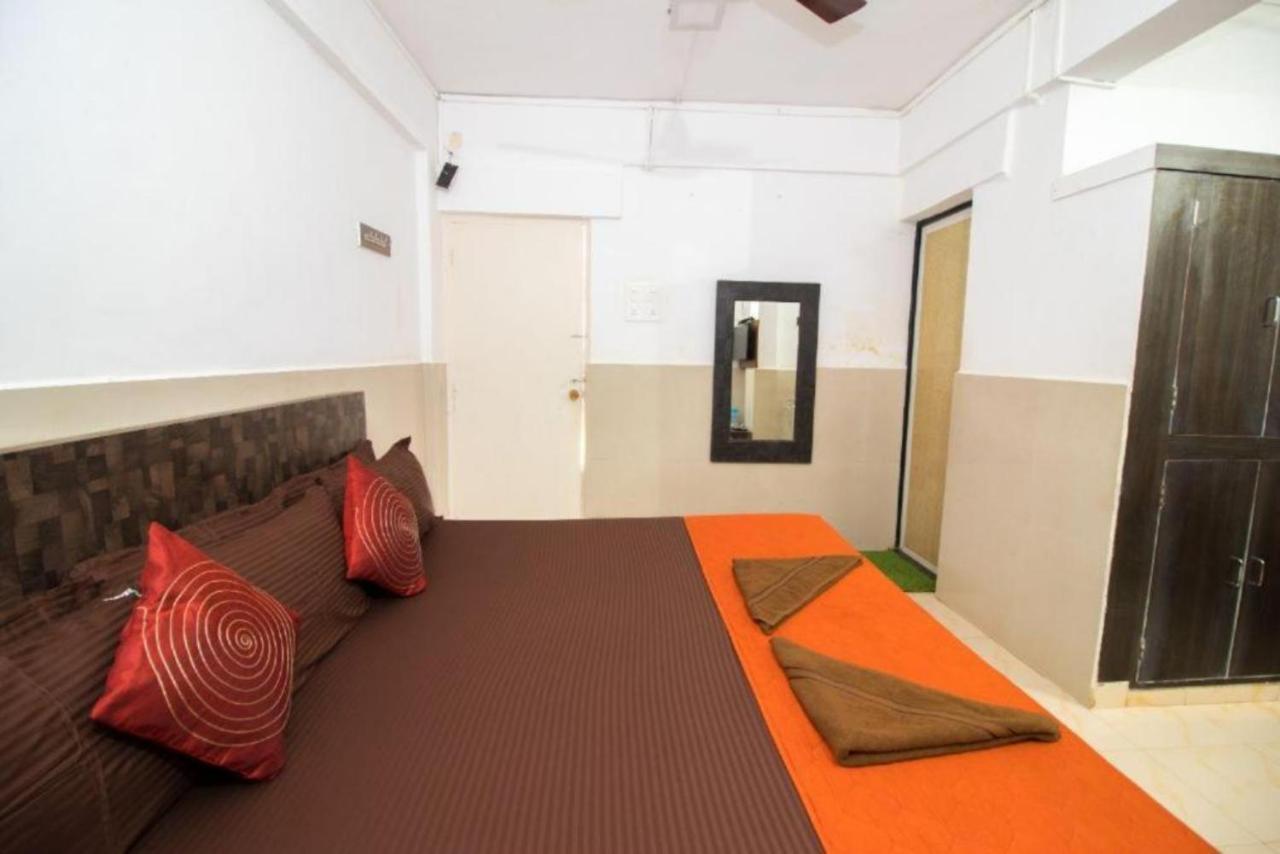 Grg Traveller Hotel Панаджи Екстериор снимка
