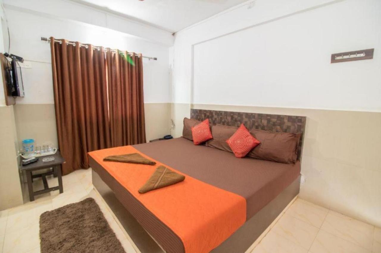 Grg Traveller Hotel Панаджи Екстериор снимка